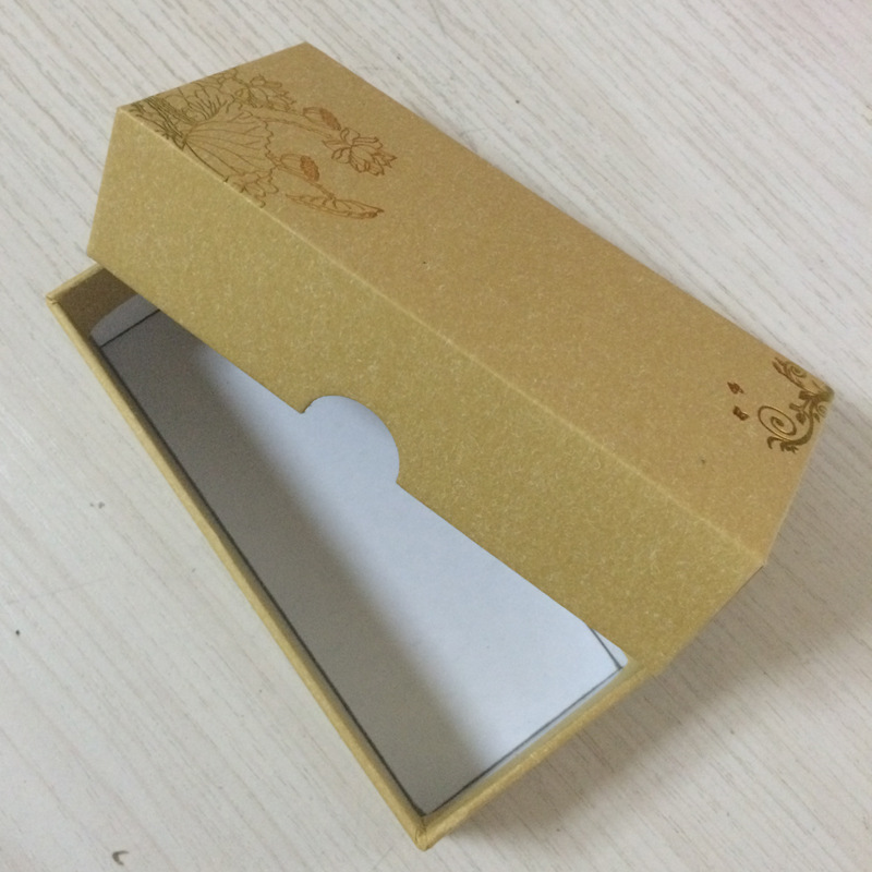 小盒装大心意 读懂纸质日历礼品盒的优雅设计密码