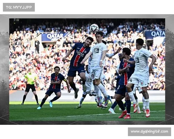 巴黎圣日耳曼与马赛激战:法甲巅峰对决引爆球迷热血与激情 巴黎圣日耳曼与马赛激战:法甲巅峰对决引爆球迷热血与激情